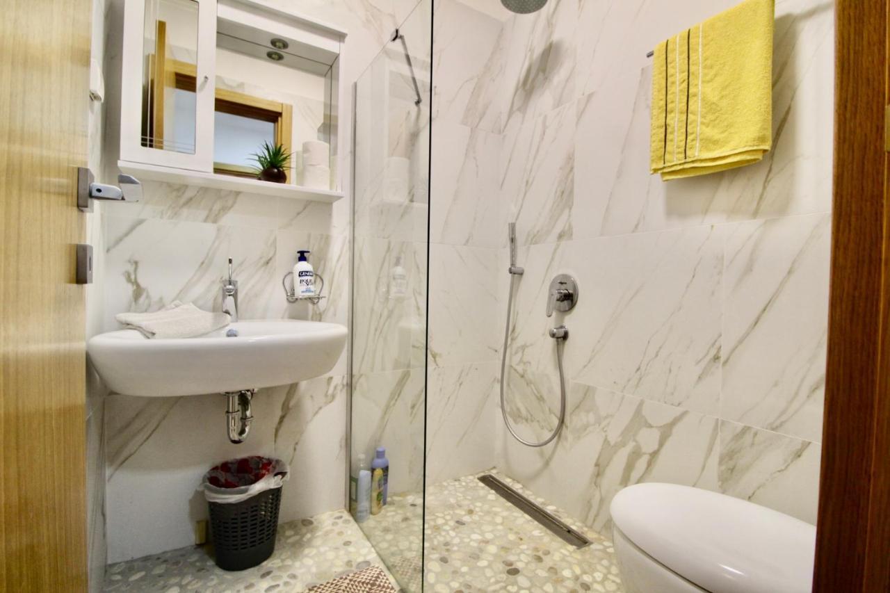 2Bd New Dobrota Apt With Bay Views Kotor Exterior photo
